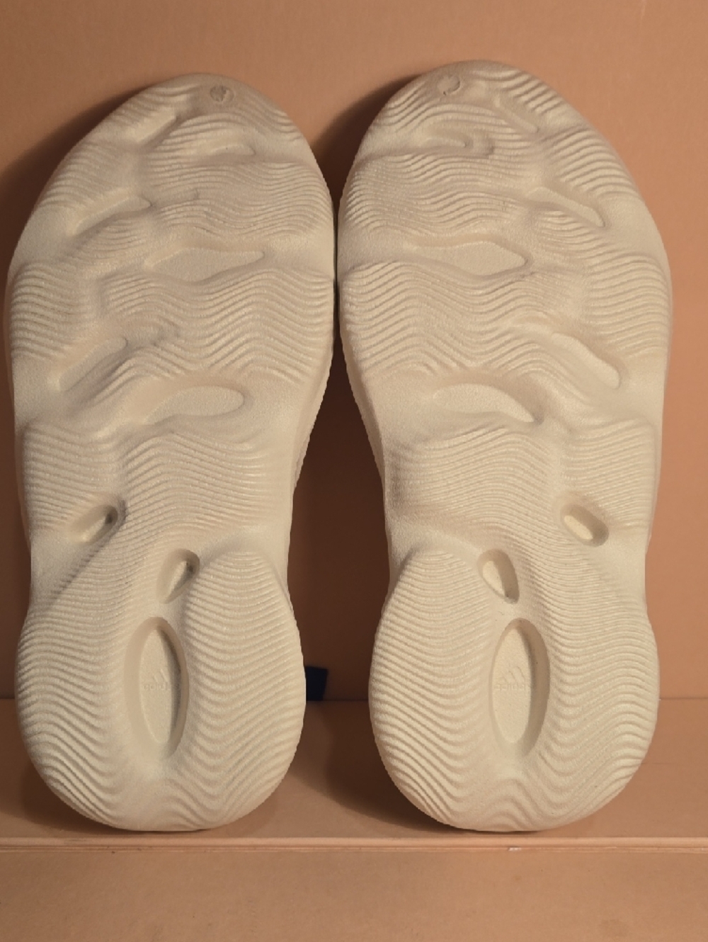 Adidas Cream Slip-On Foam RNNR - Picture 6 of 13